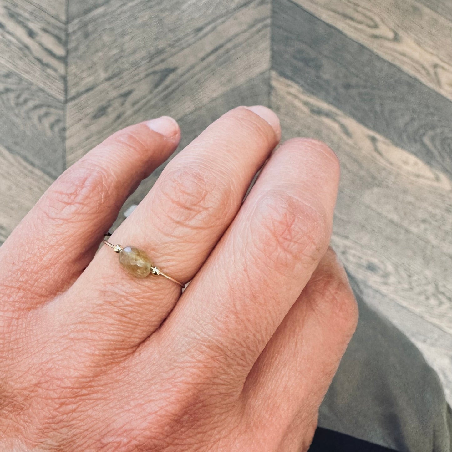anello POLLICINO zaffiro giallo